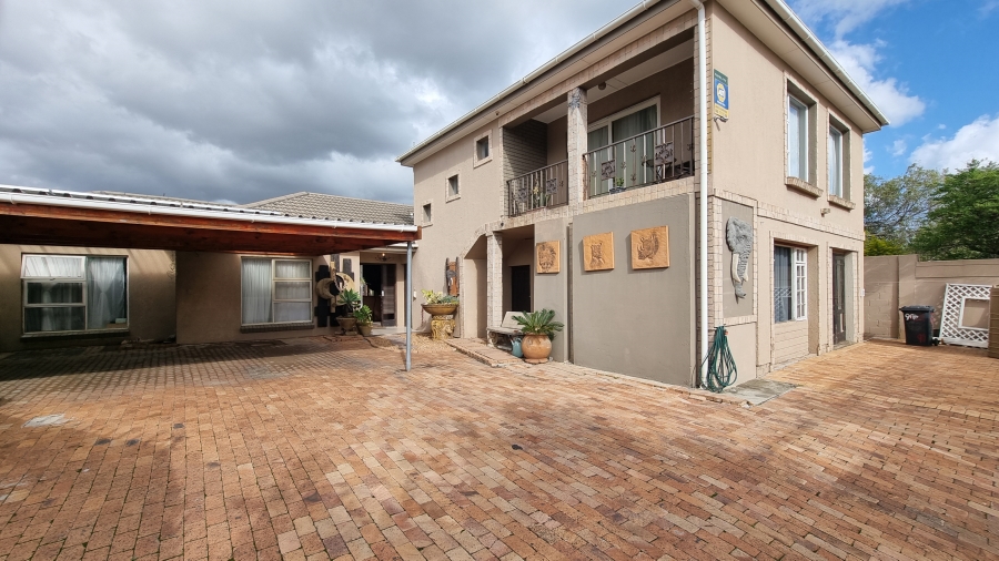 8 Bedroom Property for Sale in Die Bos Western Cape